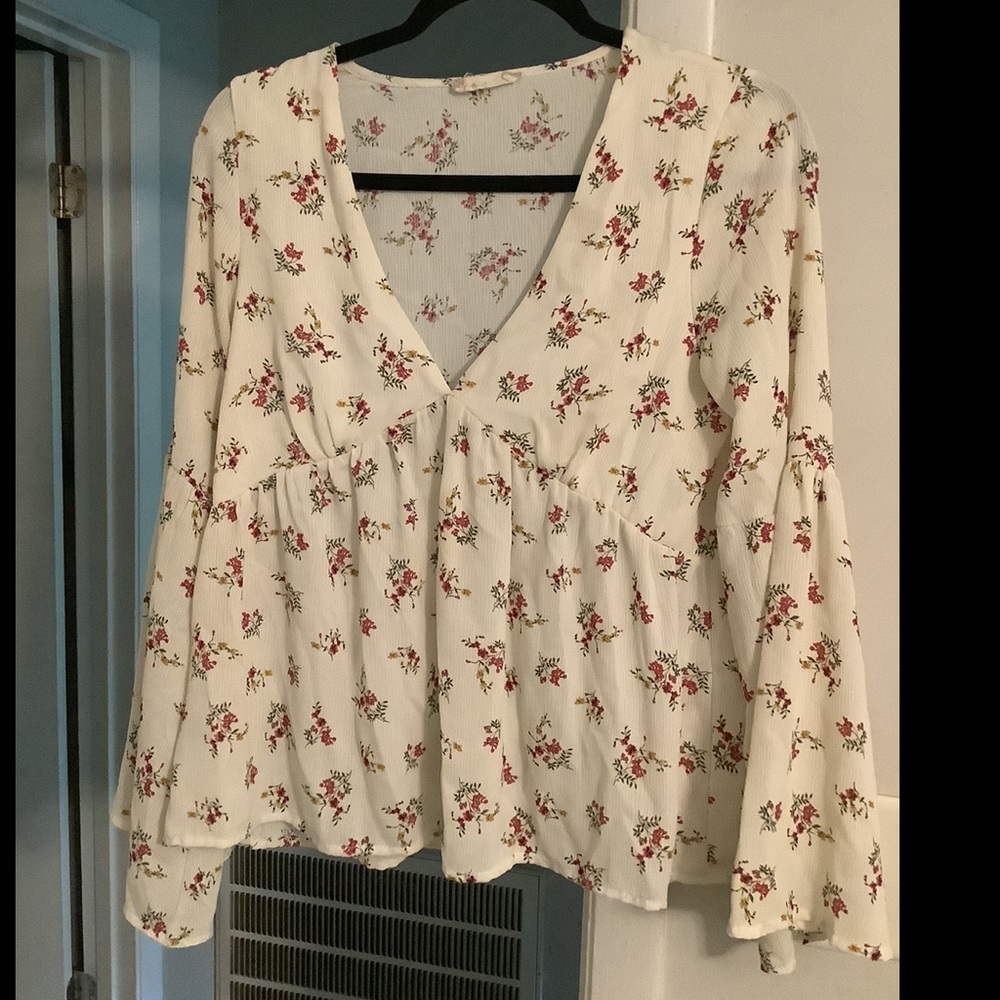 Floral print bell-sleeve shirt